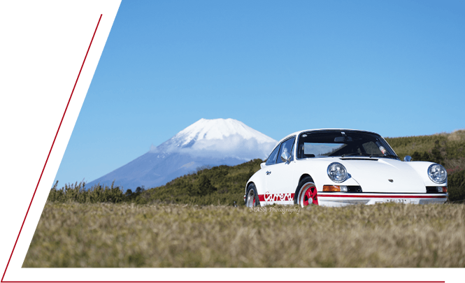 富士山バックにダイナミックな走行シーン